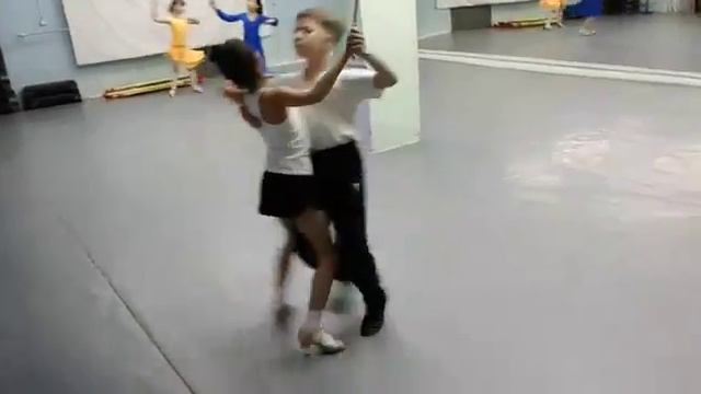 Спортивно-бальные танцы (занятие)
