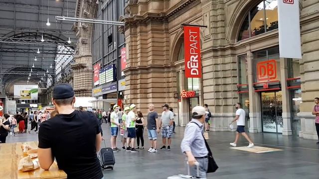 Frankfurt/Main Einfahrt in den Hauptbahnhof смотреть онлайн