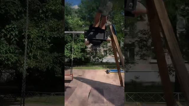 Как качаются разные люди на качели