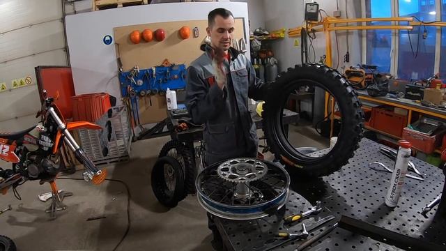 Как правильно бортировать колесо 2 монтажками. 313 эндуро лайфхаков смотреть онлайн