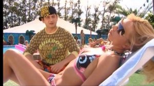 Наша Раша. Славик и Димон - Хотят познакомиться с девушкой на пляже (Димон притворяется хулиганом)