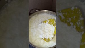Готовим  творог для цыплят.