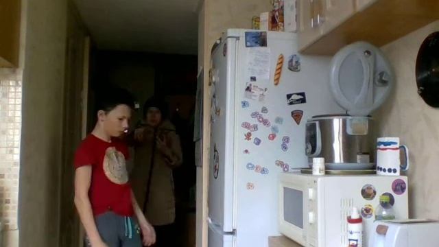 Когда папа перевесил дверь холодильника смотреть онлайн