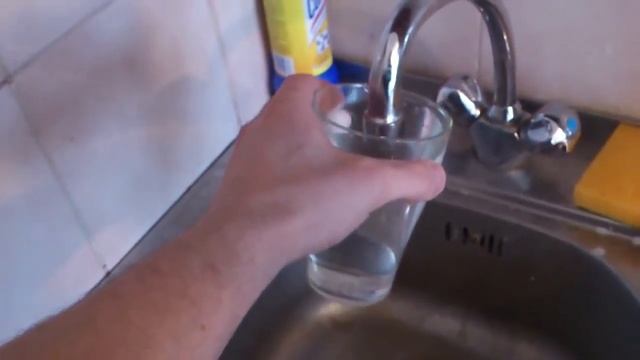 напоить друга смотреть онлайн