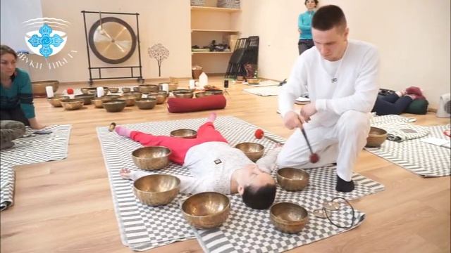 ПОЮЩАЯ ЧАША МАССАЖ. ОБУЧЕНИЕ МАСССАЖУ ПОЮЩИМИ ЧАШАМИ.