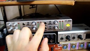 2.24 Behringer Miniamp 800 предусилитель для наушников