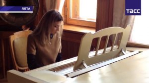 Наталья Поклонская сыграла на рояле, в Ливадийском дворце