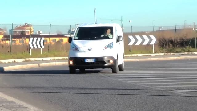 Test furgone Nissan e-NV200 смотреть онлайн
