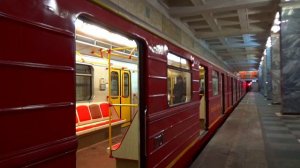 "Легендарная Красная Стрела!" Электропоезд 81-717/714.5М №36 на станции метро Сокольники