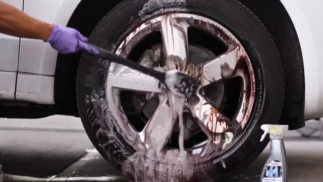 Как очистить колеса и шины автокосметикой SONAX?