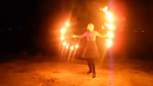 Sylwia - fire fans spinning смотреть онлайн