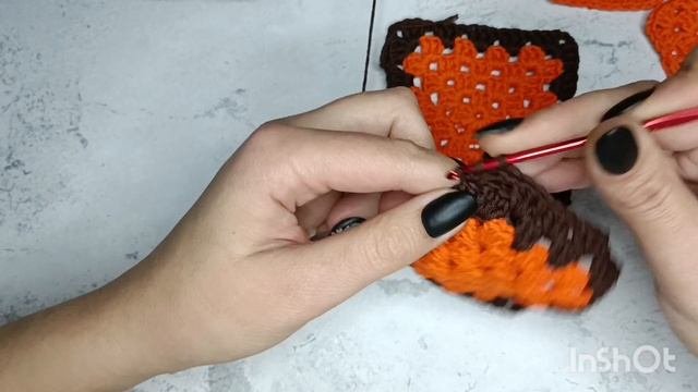 Вяжем подушку из бабушкиного квадрата. Часть 2.
