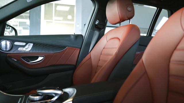 Comparison of the Mercedes-Benz C300 and C43 AMG Wagon смотреть онлайн