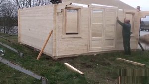 Сборка дома из минибруса