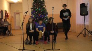 "Новогодние традиции"-  сценка  от 8 класса