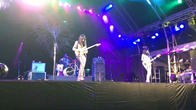 Khruangbin - People Everywhere [Still Alive] / Bin Bin (@ Fuji Rock Festival 190728) смотреть онлайн