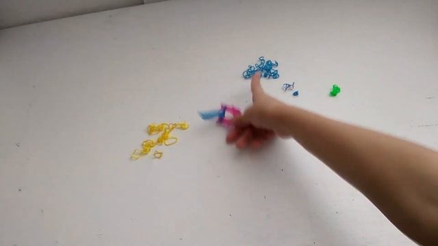 ПЛЕТЕНИЕ БРАСЛЕТА СВОИМИ РУКАМИ,СПОСОБ ВТОРОЙ. смотреть онлайн