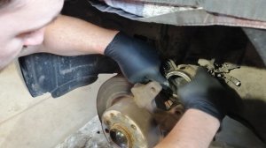 BMW F30 Ремонт суппорта. Смазывать направляющие или нет?