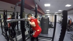 Упражнения: Приседания с грифом