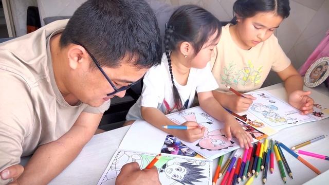 Сестры БаРаКуя красят раскраску аниме???????? Красим цветными карандашами смотреть онлайн