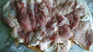 Рулет из свиной рульки в пленке