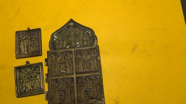 Нашел иконы, выкинули иконы на помойку , кощунство . смотреть онлайн