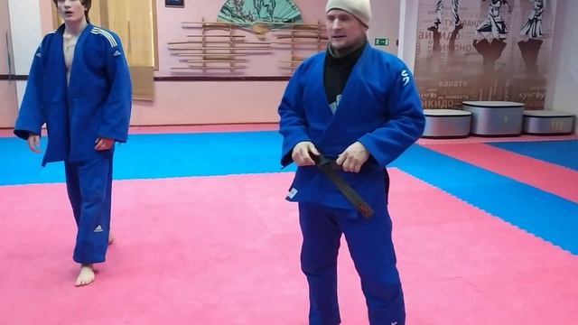 Зацеп снаружи - как контр-прием против разноименного зацепа изнутри