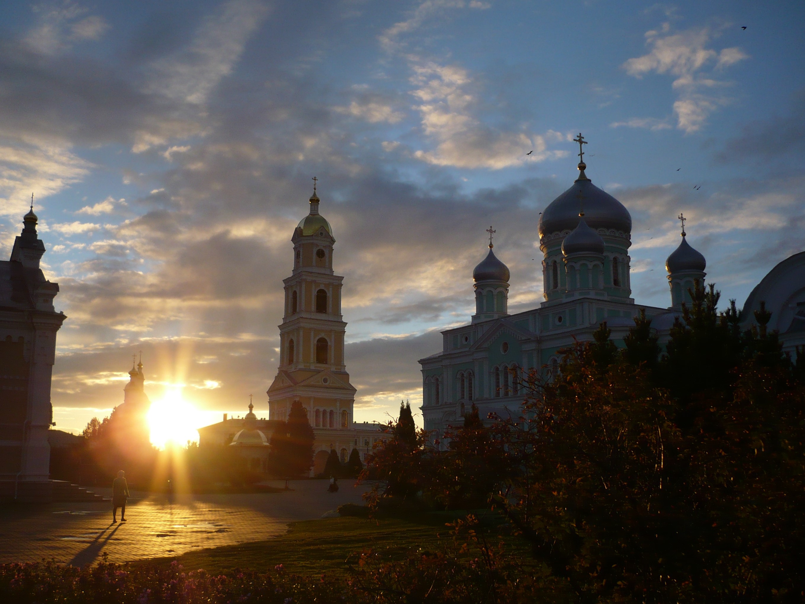 Монастырь композиция.