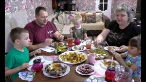 МУКБАНГ.  КАРТОШКА жареная с мясом, селёдка.