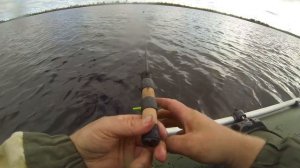 КРУПНЫЙ ОКУНЬ ,ПЛОТВА С ЛОДКИ НА МОРМЫШКУ ! ХМАО 2019 !