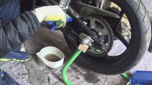 #1 KAWASAKI 400R Замена масла