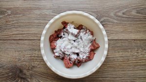 Печень говяжья в горшочках в духовке