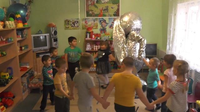 День рождения Дарины 9ч . Сулин.Ростовая кукла Зайка смотреть онлайн