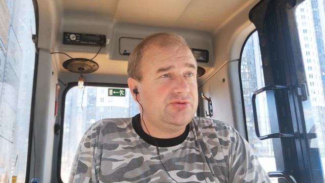 Купили Китайский экскаватор-погрузчик, а он не едет....