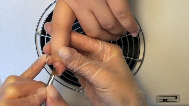 Дизайн на короткие ногти и наращивание ногтей гелем