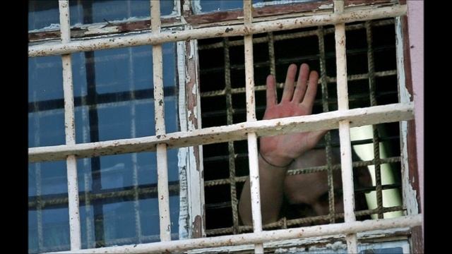 Способы связи между хатами. Малявы и дороги на тюрьме. смотреть онлайн