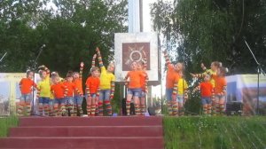 Танец Я рисую речку, я рисую солнце...........Я не шмакодявка.............июнь 2017