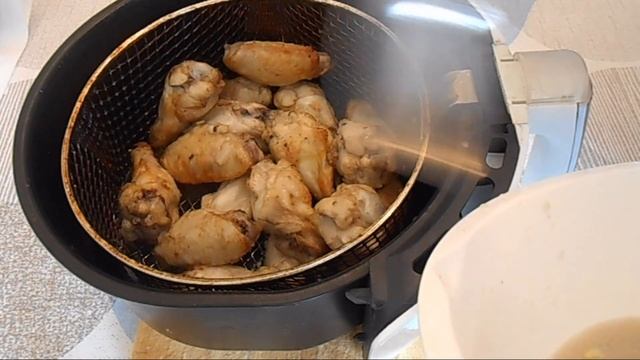 Шашлык из куриных крылышек.Можно приготовить и на решетке  в духовке(на противень с водой)