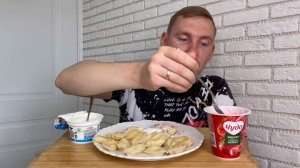 МУКБАНГ ВАРЕНИКИ С ТВОРОГОМ СЫРНИКИ ЙОГУРТ СМЕТАНА ответы на вопросы MUKBANG DUMPLINGS WITH COTTAGE
