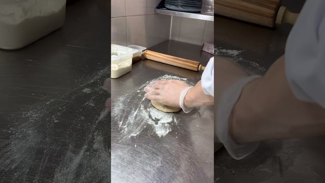 Хачапури по-старинному рецепту? Очень-очень вкусно! #москва #хинкали #хачапури смотреть онлайн