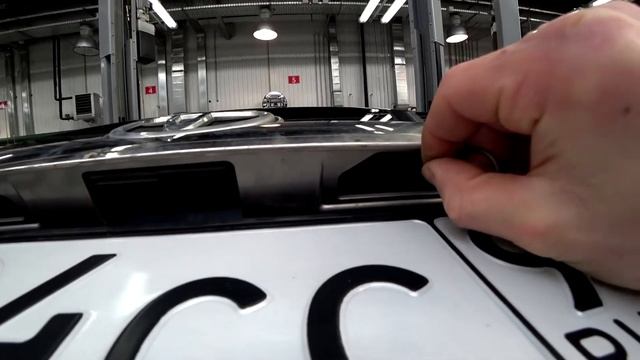 Camry 50. Замена подсветки номера. смотреть онлайн