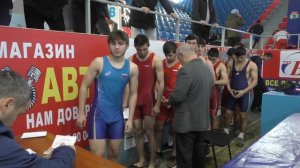 Взвешивание борцов до 74 кг.