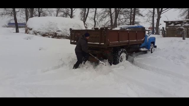 Газ 53.СУПЕР ПРОХОДИМОСТЬ Толкая снег бампером ! Редуктор от Газ 66! смотреть онлайн