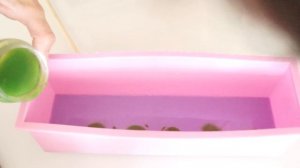 Мыло ручной работы с использованием молда | Мыловарение из готовой основы | melt and pour soap