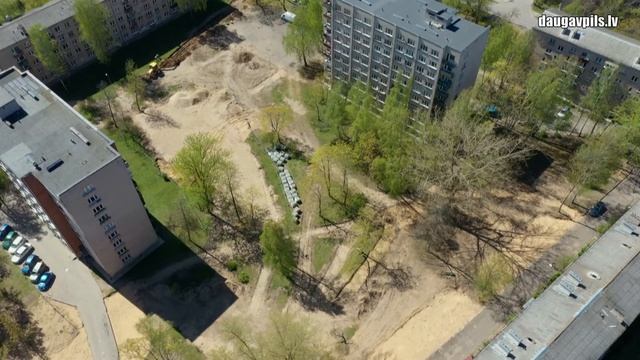 В Даугавпилсе строят новые детские площадки смотреть онлайн