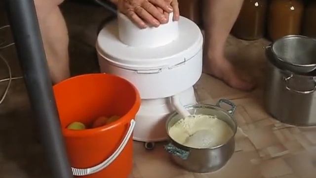 Ялочный сок на соковыжималке Салют смотреть онлайн