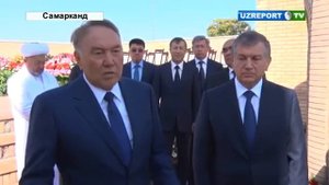 Нурсултан Назарбаев возложил цветы к могиле Ислама Каримова