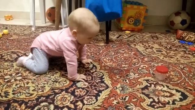 Первые шаги малыша. Лучшее видео. Мастеркласс по ползанью