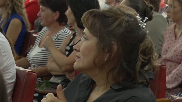 Накануне профессионального праздника поздравления принимали сотрудники ОАО "Солигорскторг" смотреть онлайн