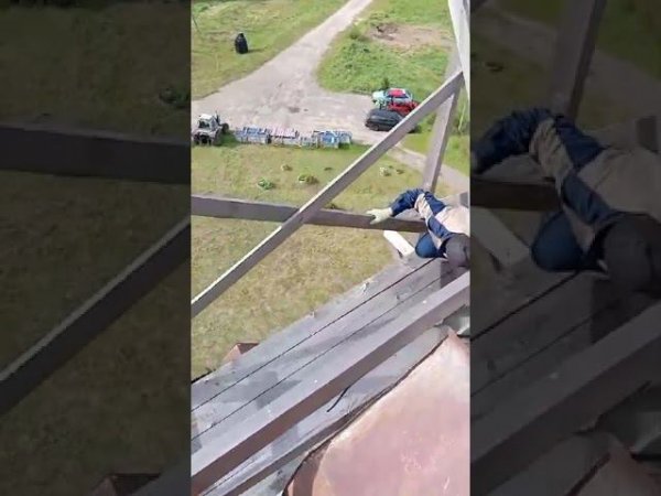 СЛУЖИТЕЛИ ХРАМА АРХАНГЕЛА МИХАИЛА В ЗАРУБИНКАХ НАЧИНАЮТ РЕМОНТ КРЫШИ